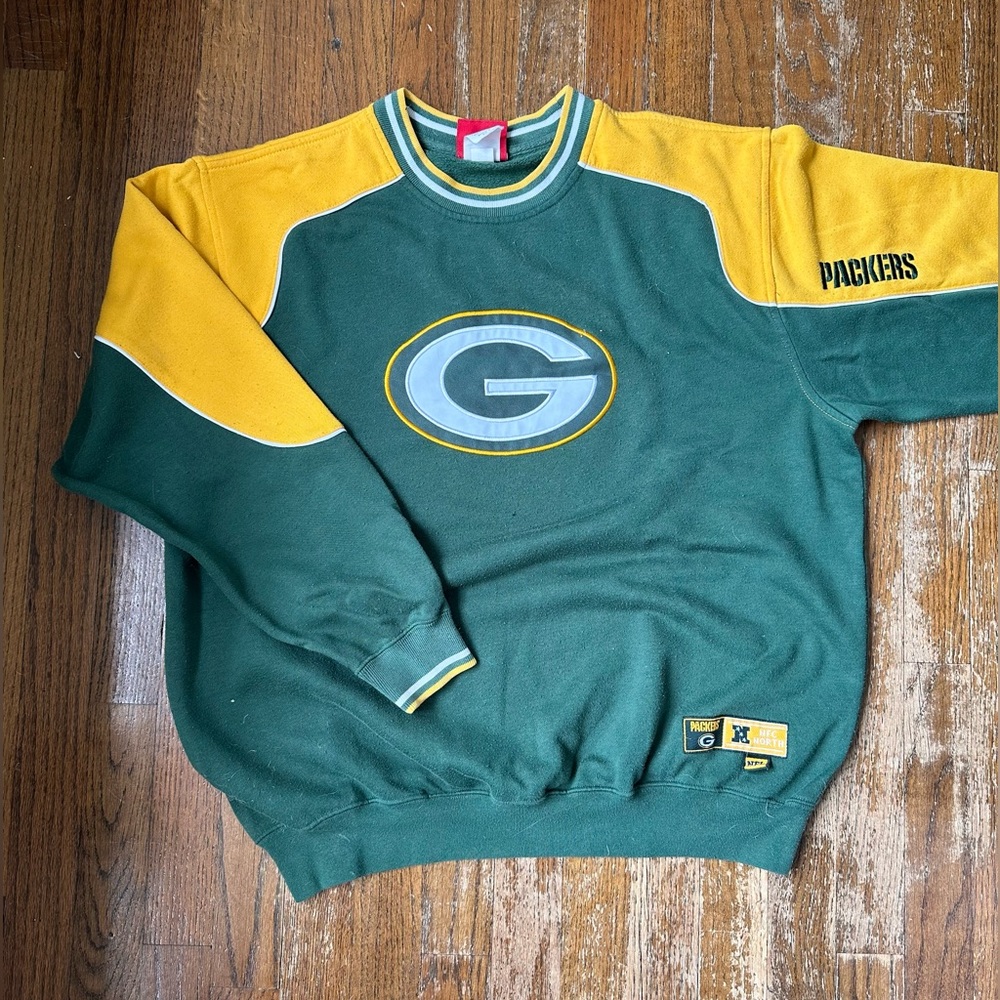 Panera, size M, green and black sweatshirt.